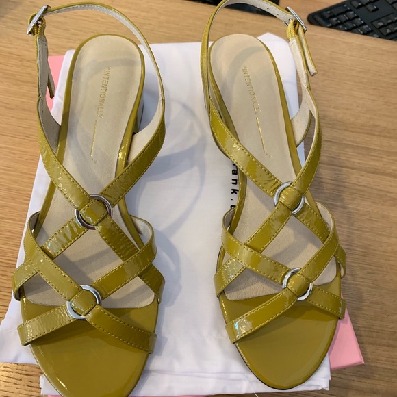 INTENTIONALLY BLANK KIMORA SANDALs !!!! - Picture 4 of 6
